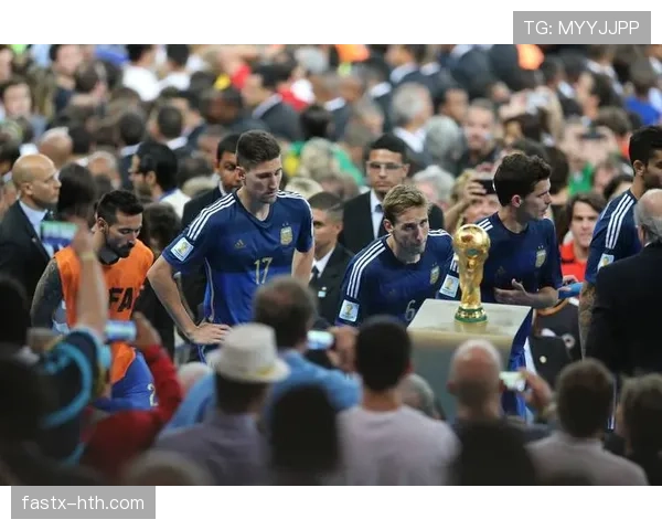 梅西率阿根廷夺得世界杯冠军，职业生涯首捧大力神杯