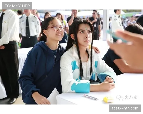 傅园慧又换新发型了？这现金发让人怀疑她是不是跑错片场了...